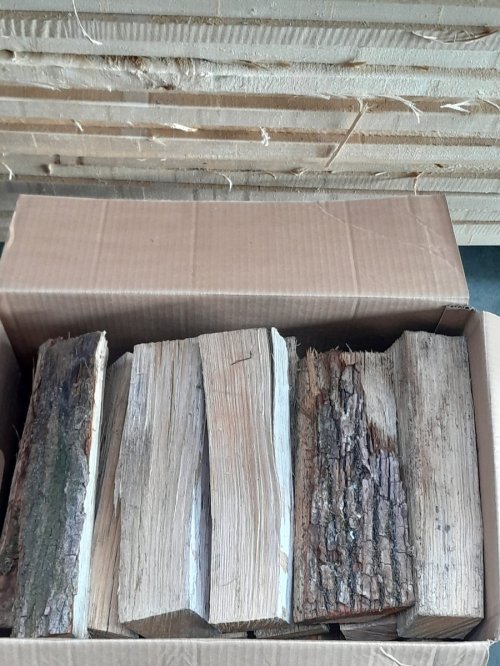 €4.95 KORTING bij aankoop van 5 dozen ovendroog Eiken brandhout